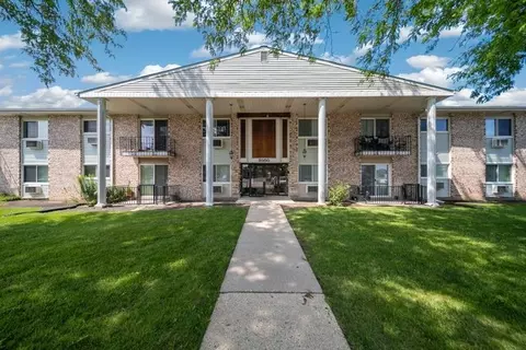 9350 W Church St #206F, Des Plaines, IL 60016