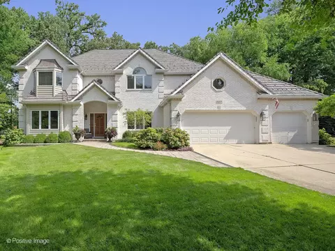 107 Trappers Ct, Naperville, IL 60565