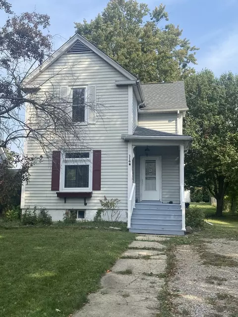 114 W 5th St, Gridley, IL 61744