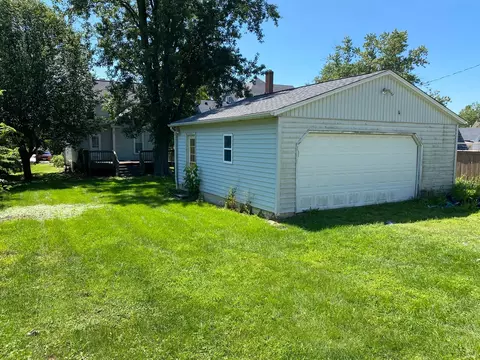 114 W 5th St, Gridley, IL 61744 photo 9