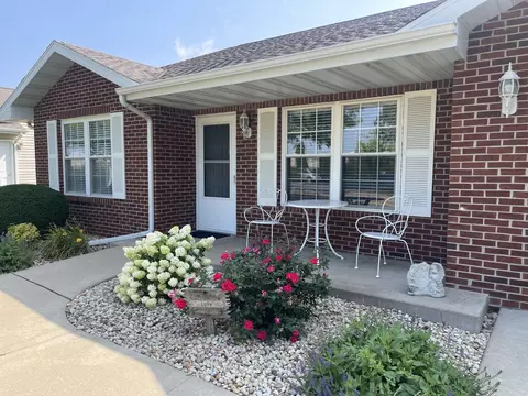 3237 Becker Dr, Peru, IL 61354 photo 2
