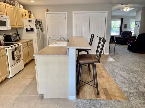 3237 Becker Dr, Peru, IL 61354 photo 8