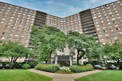 7033 N Kedzie Ave #305, Chicago, IL 60645