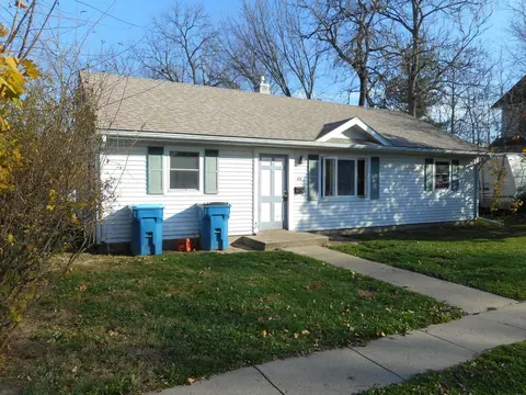 412 Barker Ave, Dixon, IL 61021
