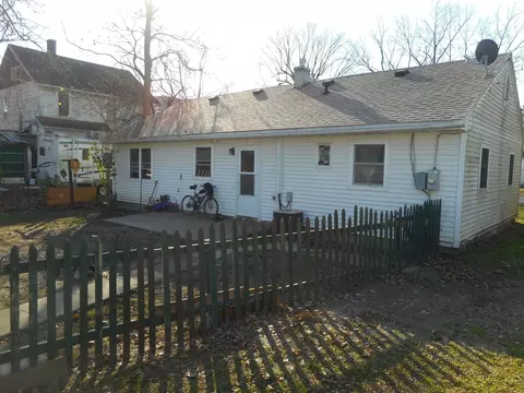 412 Barker Ave, Dixon, IL 61021 photo 2