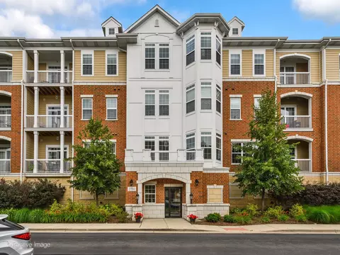 2701 Commons Dr #401, Glenview, IL 60026
