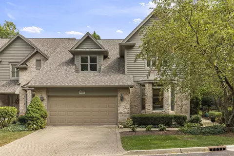 1020 Crestwood Cir, Saint Charles, IL 60175