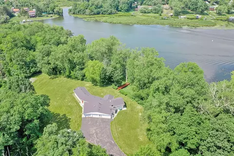 40030 N Sibley Dr, Antioch, IL 60002