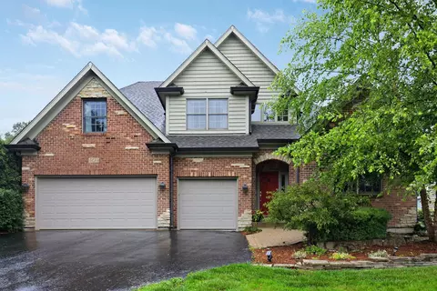 404 Hankes Rd, Sugar Grove, IL 60554