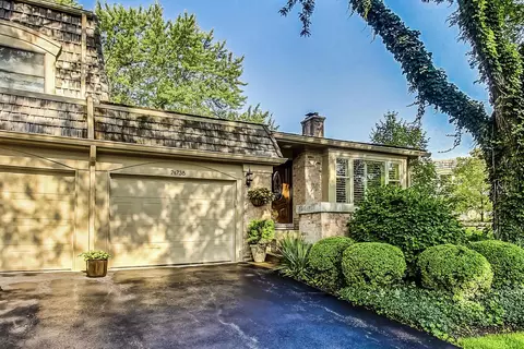 2 S738 Avenue Cherbourg, Oak Brook, IL 60523