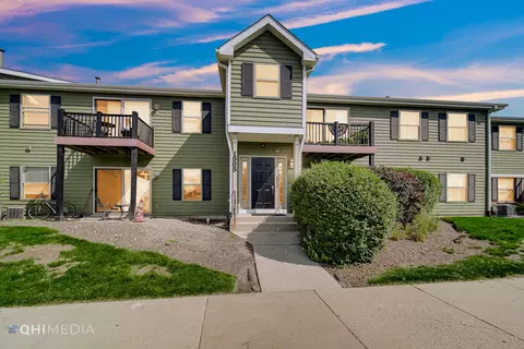 1505 Raymond Dr #203, Naperville, IL 60563