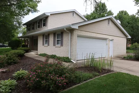 900 Randall Dr, Normal, IL 61761 photo 3