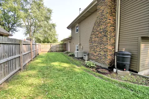 9348 Chestnut Ln, Munster, IN 46321 photo 21