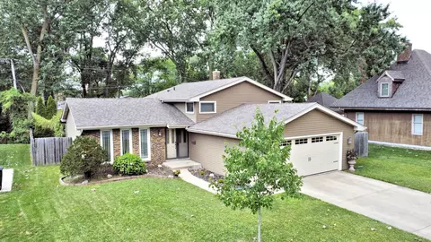 9348 Chestnut Ln, Munster, IN 46321