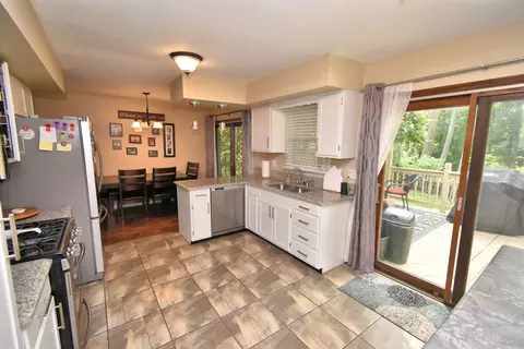9348 Chestnut Ln, Munster, IN 46321 photo 6