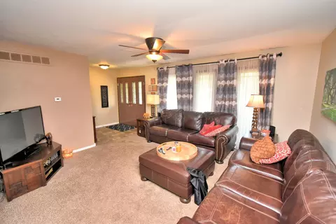 9348 Chestnut Ln, Munster, IN 46321 photo 3