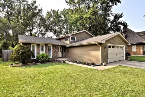 9348 Chestnut Ln, Munster, IN 46321 photo 2