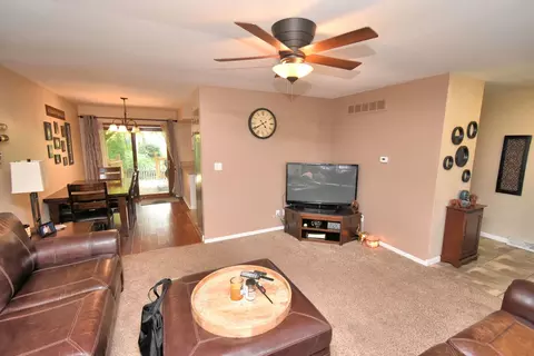 9348 Chestnut Ln, Munster, IN 46321 photo 5