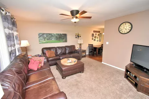 9348 Chestnut Ln, Munster, IN 46321 photo 4