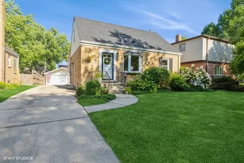 403 N Emerson St, Mount Prospect, IL 60056