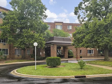 1880 Bonnie Ln #105, Hoffman Estates, IL 60169