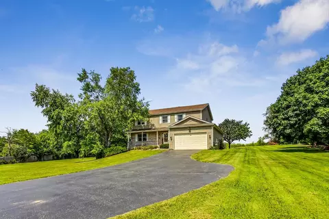 16 N930 Prairie Farm Dr, Hampshire, IL 60140