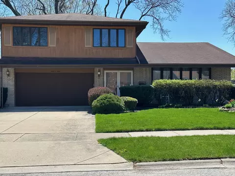 909 W Whitegate Dr, Mount Prospect, IL 60056