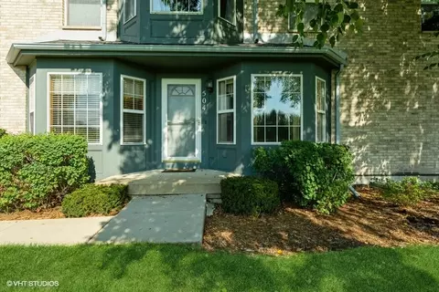 504 Kresswood Dr #504, Mchenry, IL 60050