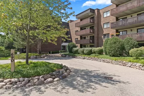 690 Chandler Rd #311, Gurnee, IL 60031