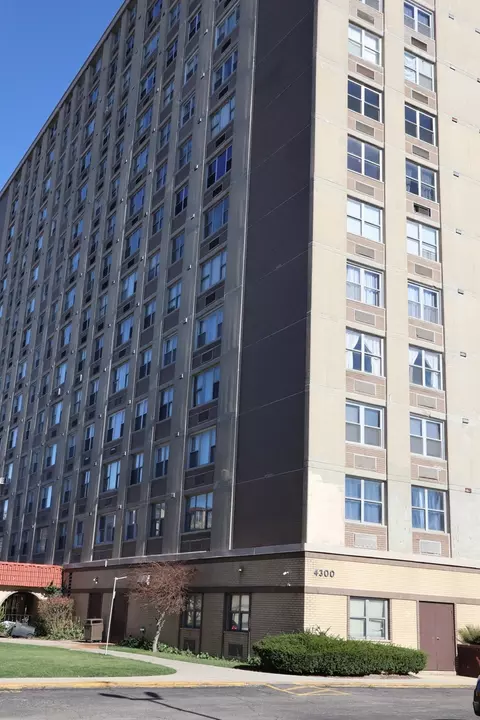 4300 W Ford City Dr #A210, Chicago, IL 60652