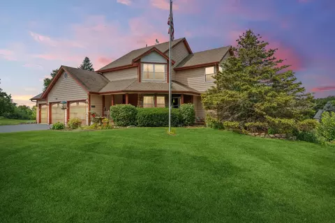 8815 Galleria Ct, Spring Grove, IL 60081