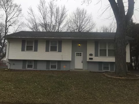 334 Maple Dr, Glenwood, IL 60425