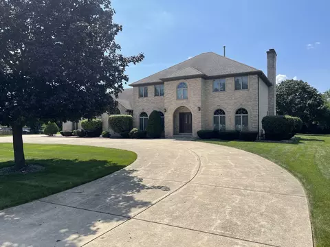 15 Don Carlos Dr, Hanover Park, IL 60133