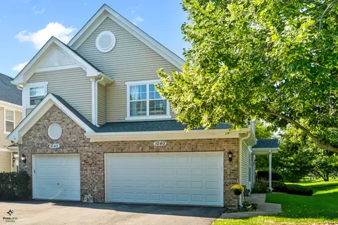 1040 Sheridan Cir, Naperville, IL 60563