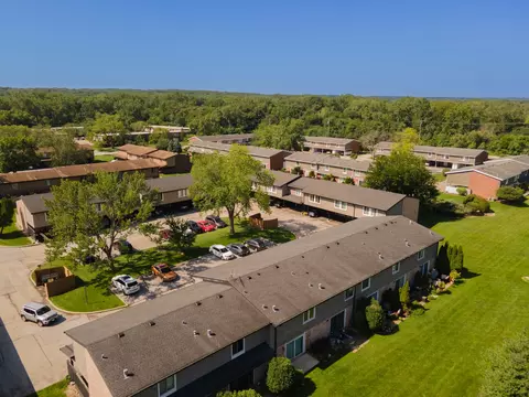 12 Cour Monnet, Palos Hills, IL 60465
