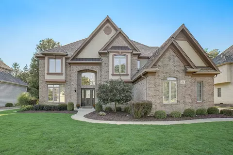 15 Persimmon Ln, South Elgin, IL 60177
