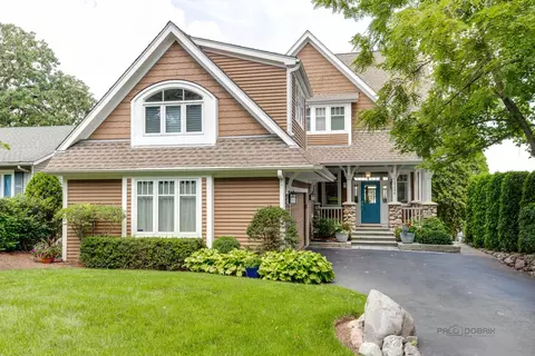 19286 W Lake View Ave, Mundelein, IL 60060