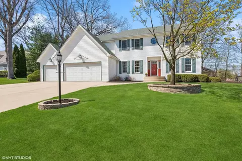 377 Tremont Ct, Valparaiso, IN 46385