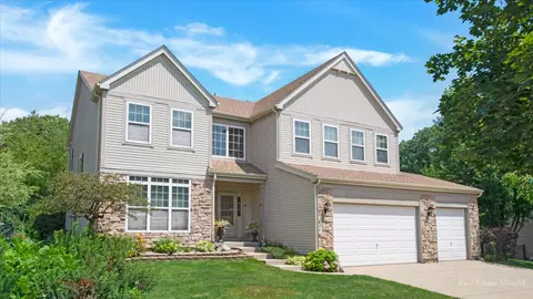 21 Moraine Dr, Streamwood, IL 60107