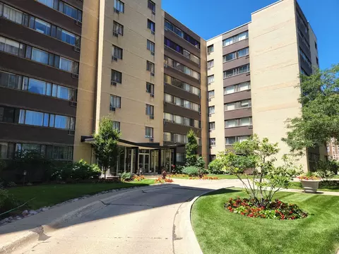6300 N Sheridan Rd #502, Chicago, IL 60660