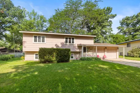 269 Plymouth Ln, Crystal Lake, IL 60014