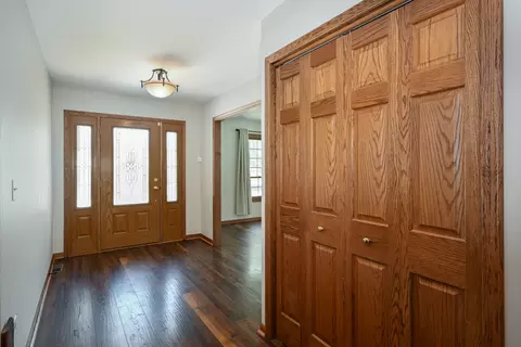2255 Appleby Dr, Wheaton, IL 60189 photo 3