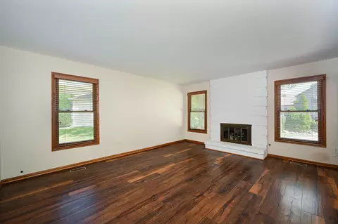 2255 Appleby Dr, Wheaton, IL 60189 photo 9