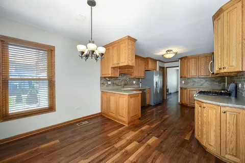 2255 Appleby Dr, Wheaton, IL 60189 photo 11