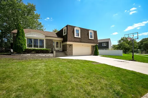 2255 Appleby Dr, Wheaton, IL 60189 photo 2