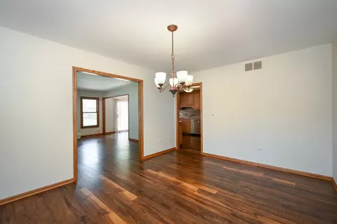 2255 Appleby Dr, Wheaton, IL 60189 photo 8