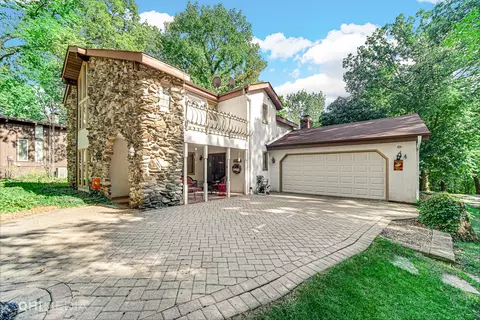 1252 Woodland Ct, Joliet, IL 60436