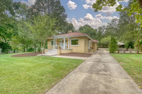 1207 S Batavia Ave, Batavia, IL 60510