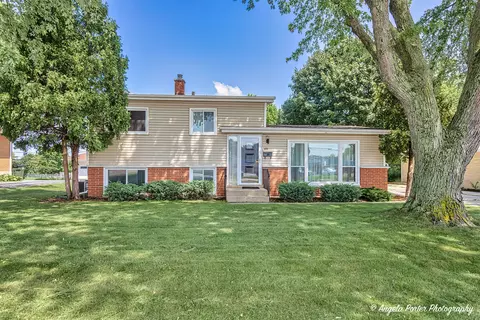 493 Orchard St, Antioch, IL 60002
