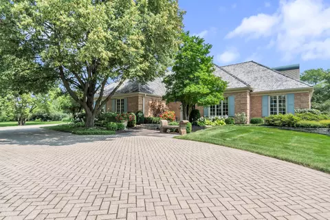1806 Midwest Club Pkwy, Oak Brook, IL 60523